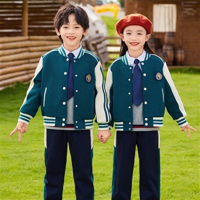 Én - Stopp tilpasning av skoleuniformer