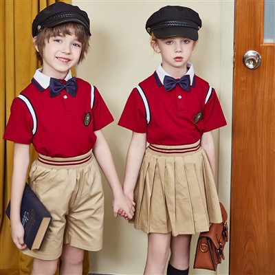 Kortermet bomull sommerbarneklær til skolen