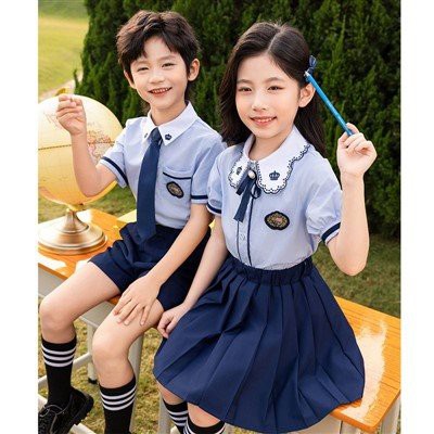 Sommer med kort ermet skjorter, shorts, skjørt og skoleuniform sett